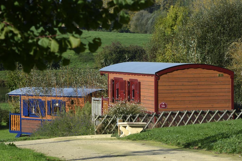 Les Roulottes & Cottages Du Moulin Chenillé-Changé Habitación foto