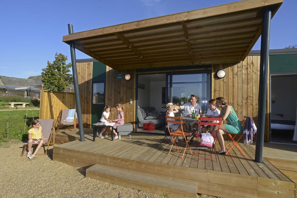 Les Roulottes & Cottages Du Moulin Chenillé-Changé Habitación foto