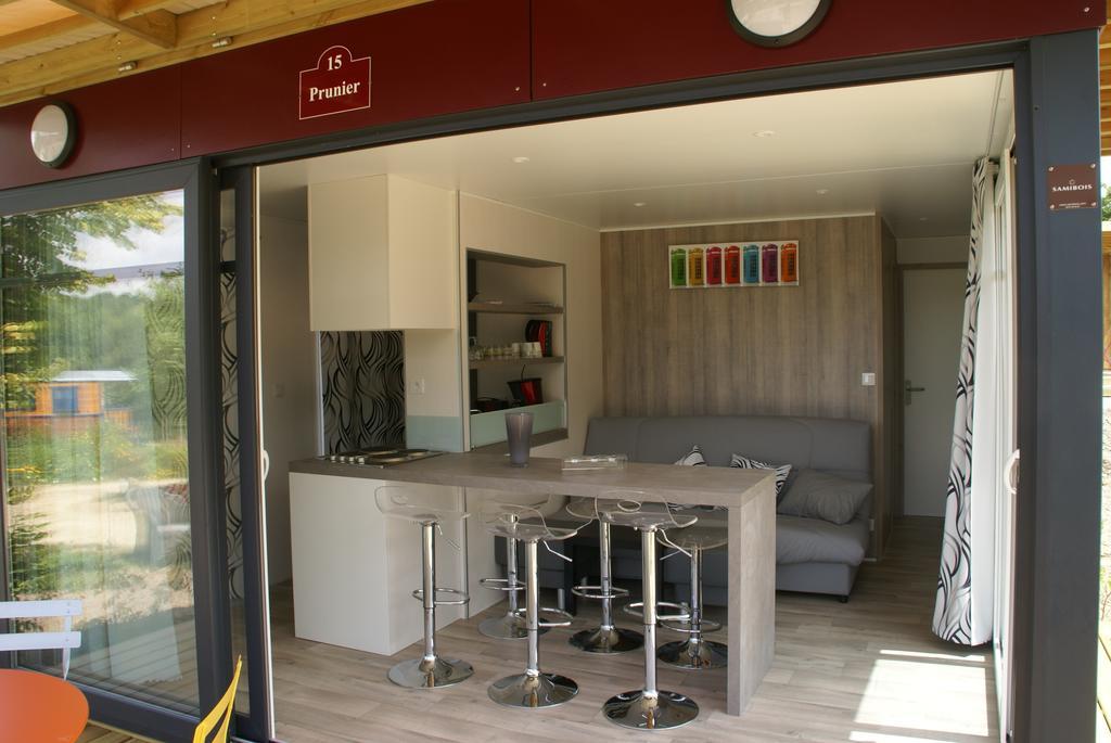 Les Roulottes & Cottages Du Moulin Chenillé-Changé Habitación foto