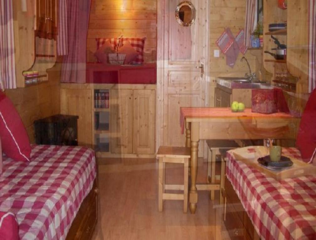 Les Roulottes & Cottages Du Moulin Chenillé-Changé Habitación foto